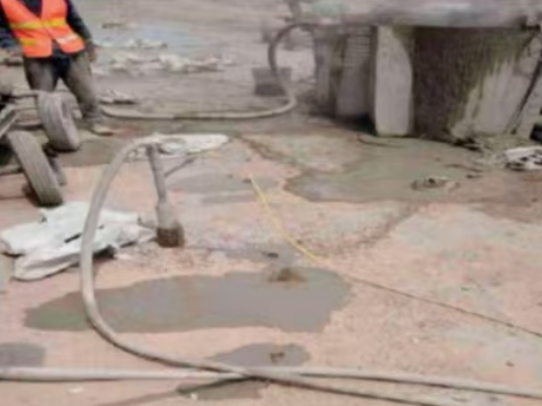 双峰水泥混凝土路面板底注浆技术 路面脱空注浆整治方案